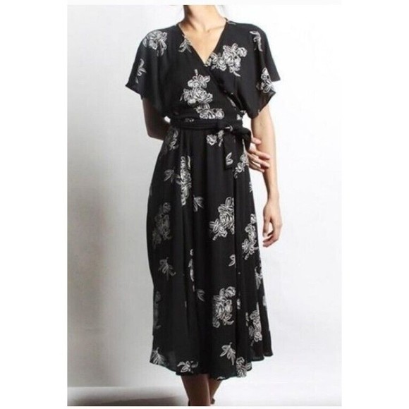 Elegant Black Floral Wrap Dress - Picture 9 of 9